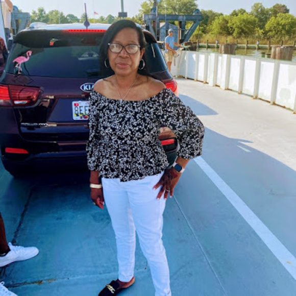 Meet your Posher, Veronica - Picture 1 of 1